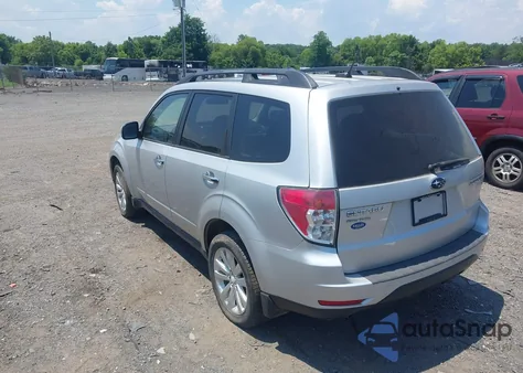 2011 Subaru Forester 2.5X Premium из США, поврежденный, VIN JF2SHADC4BH726106